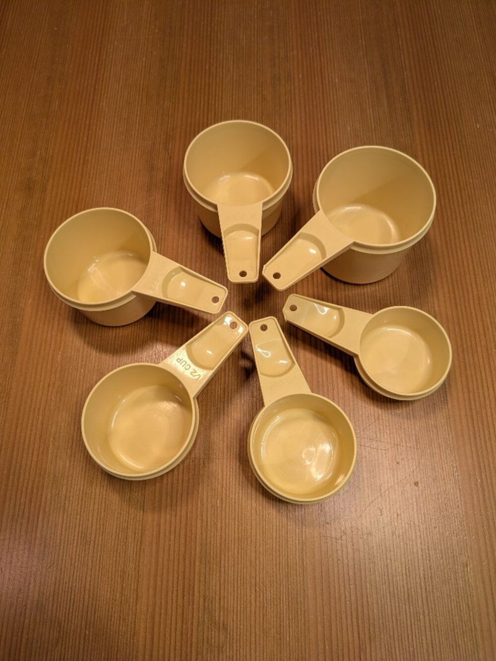 Vintage Tupperware Yellow Nesting Measuring Cups Plastic Set of 6 Retro Complete